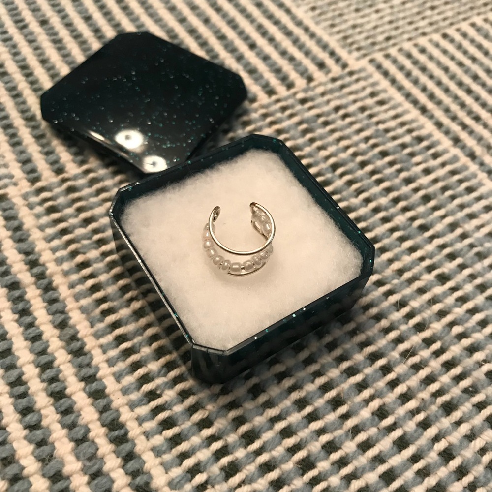 Ear cuff